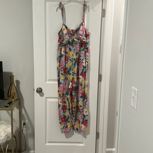 Floral Women’s Jumpsuit. Perfect for summer or spring. Only worn once.